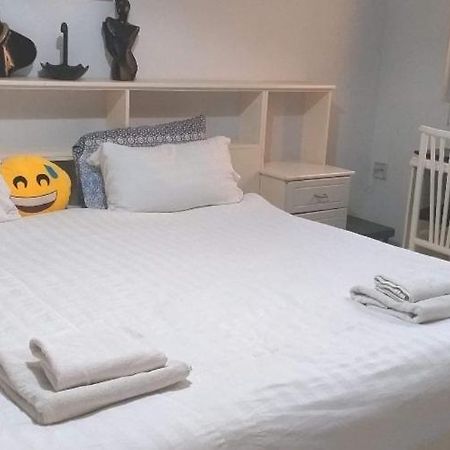 Private Room In Wonderful Sea View Apartment เซนต์พอลส์เบย์ ห้อง รูปภาพ