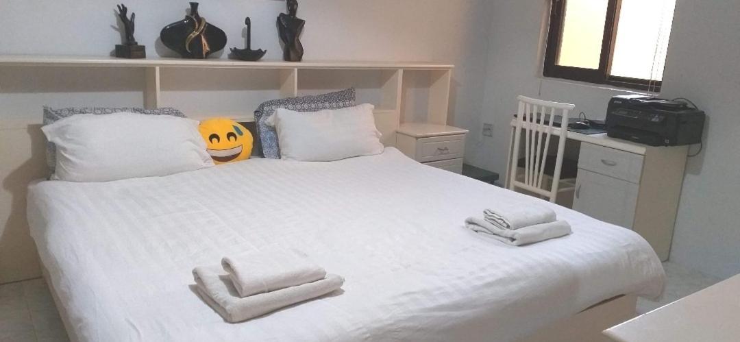 Private Room In Wonderful Sea View Apartment เซนต์พอลส์เบย์ ห้อง รูปภาพ